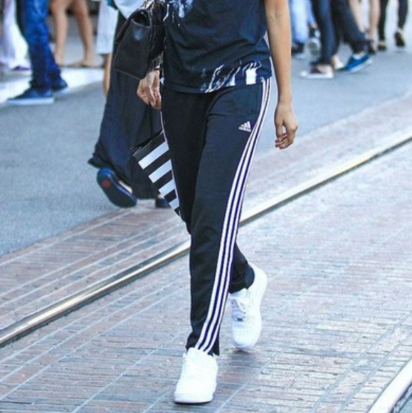 Classic ADIDAS EUC like new - Picture 2 of 12